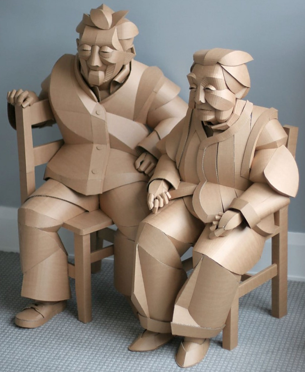 的美国艺术家,他只用纸板和胶水创造了这些令人惊叹的真人大小的人物