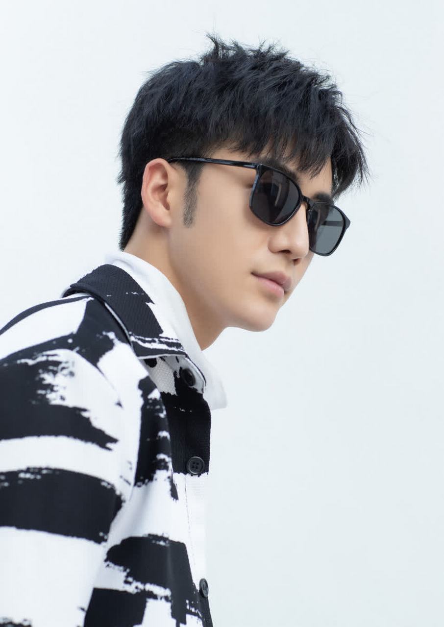 我们来看看男模赵胜辉的眼镜. 为了100%帅值得吗?