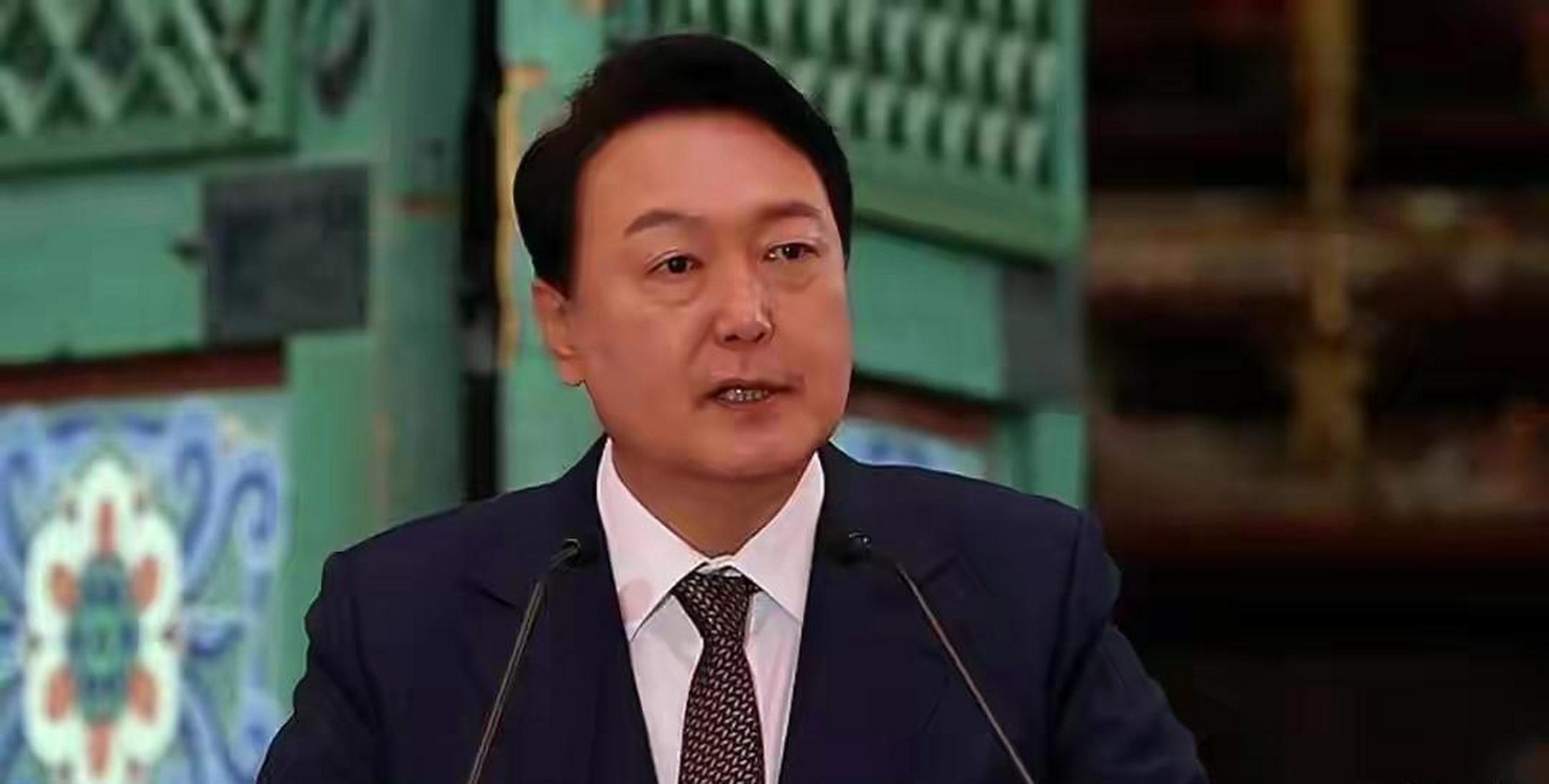 新闻观察员观察到,4月27日,韩国外交部长尹锡悦在美国国会以英语发表