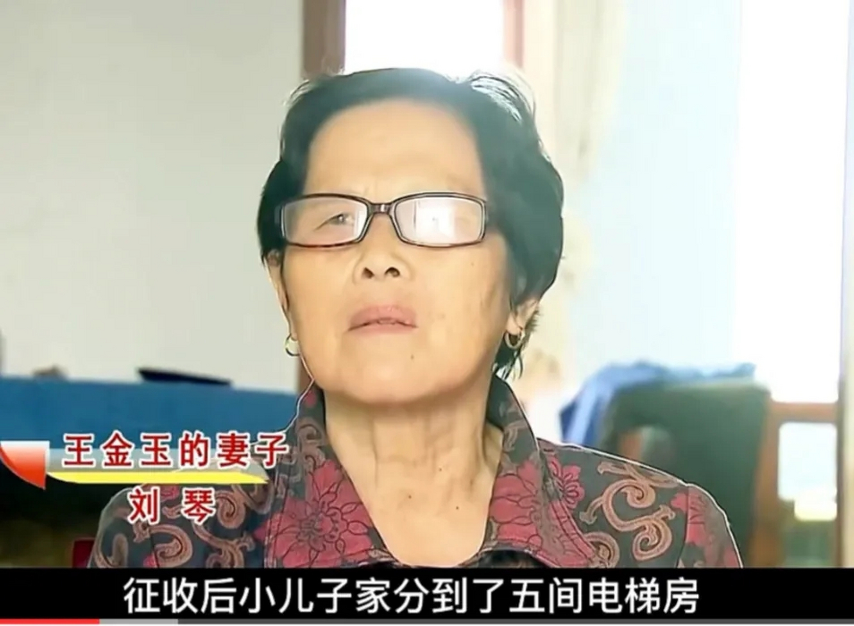 父母将6个门面与30套房都给了大儿子,只给小儿子一