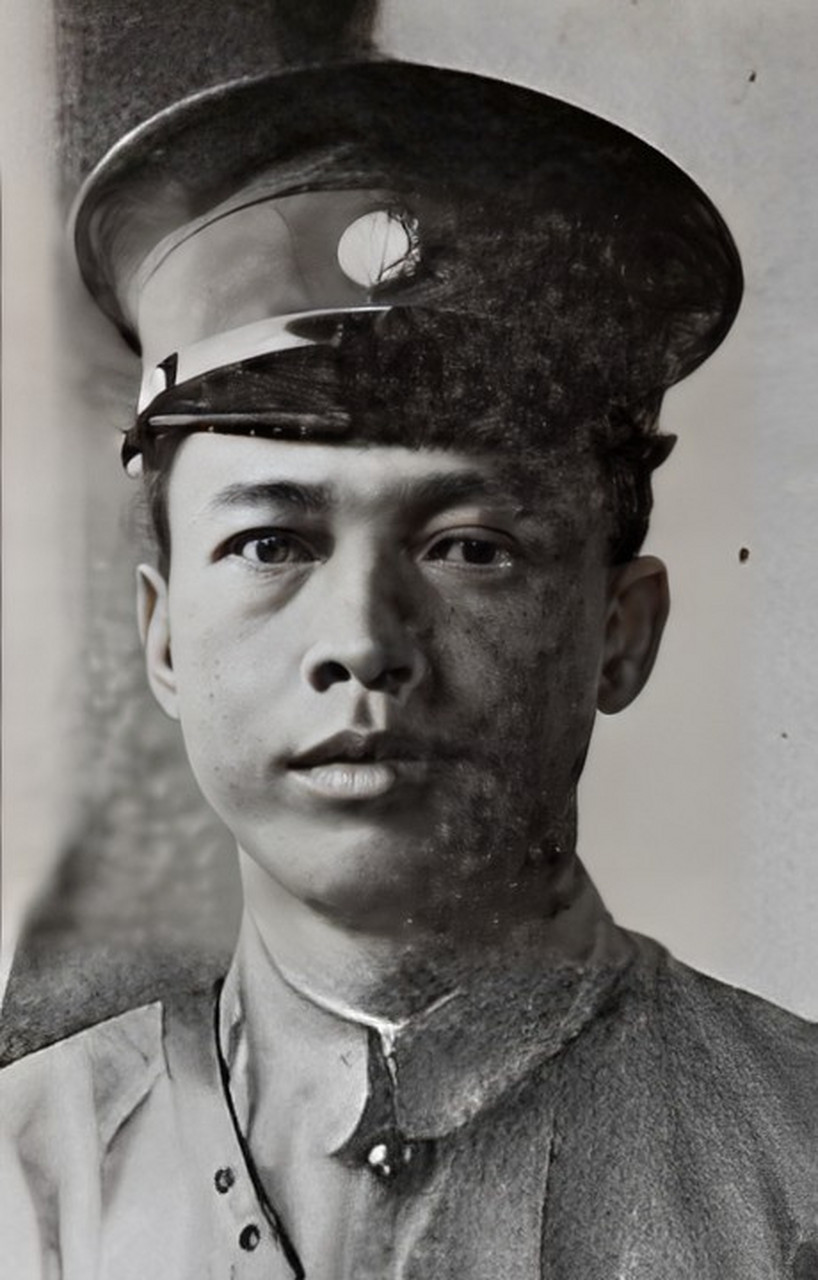 一位戏子莫秀英,因为不孕被夫家抛弃,却在1919年遇到了对她一见钟情的