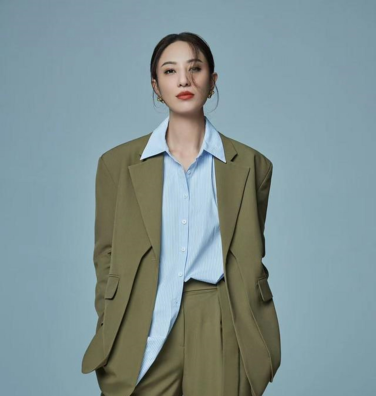 2022年5月8日,泰洋川禾官博正式官宣郑希怡加入泰洋川禾,郑希怡也随后