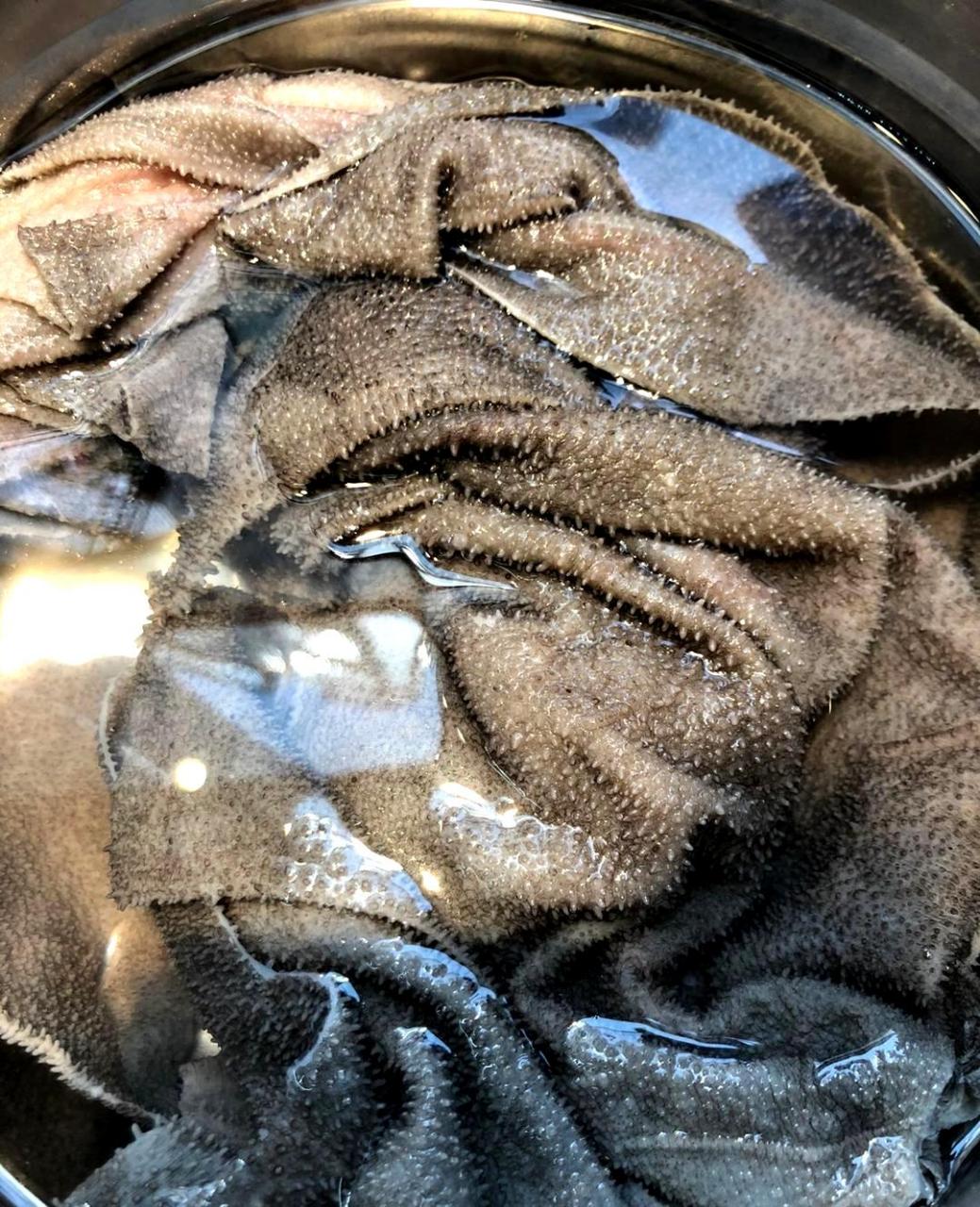 这条黑色抹布有何瑕疵?