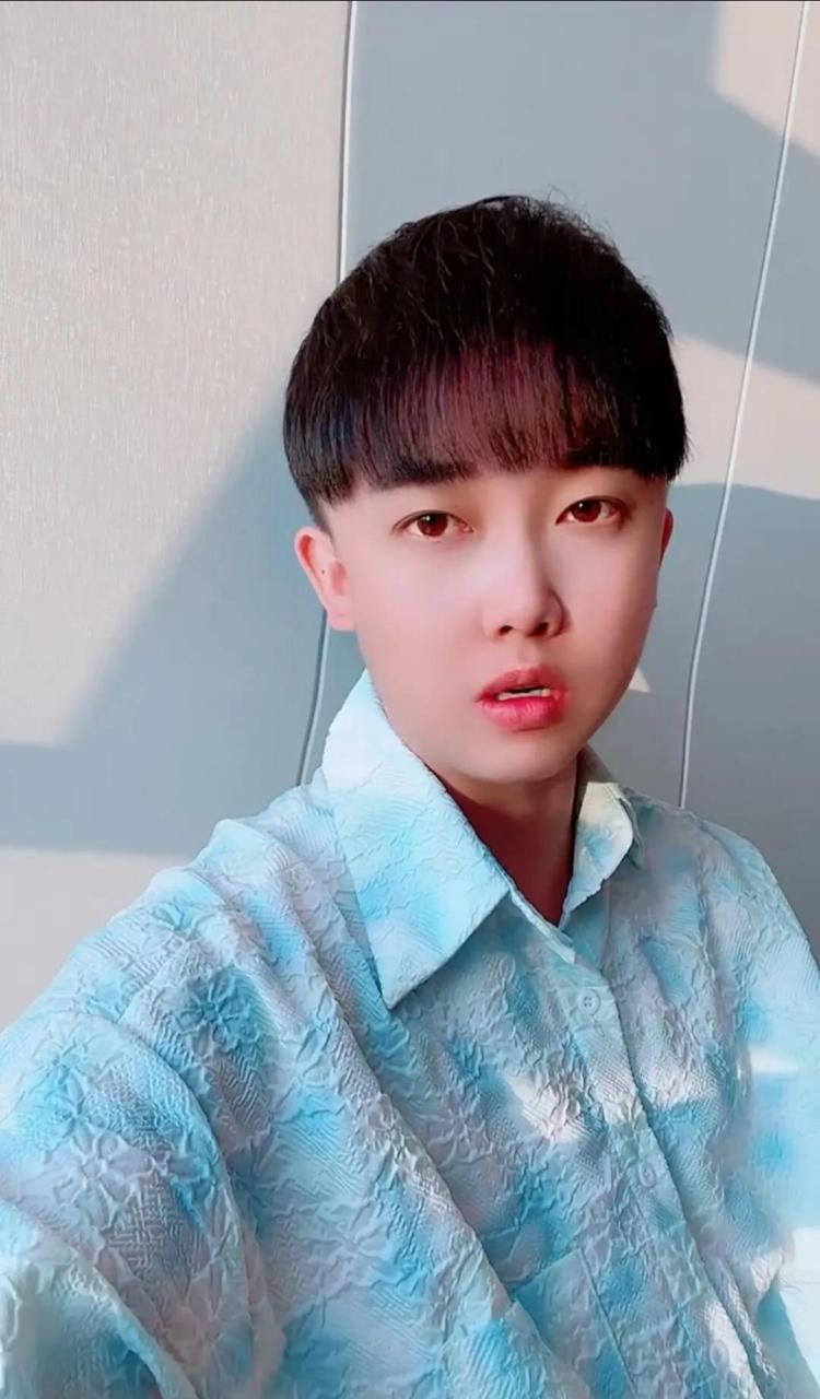 四张照片依次为ks四大情感主播四川可乐,二晨,太原老葛,清河李哥.