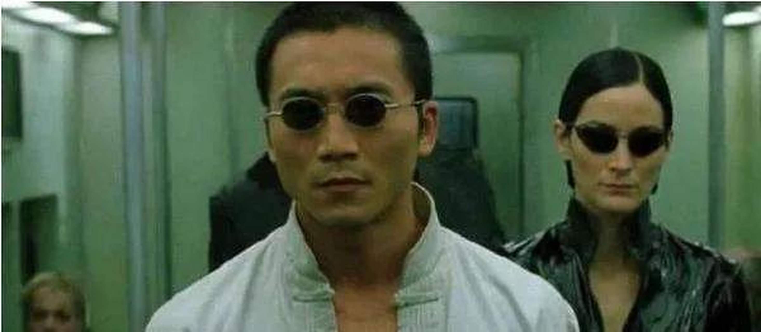 一次,邹兆龙被问:"据说《黑客帝国》一直在给你钱?