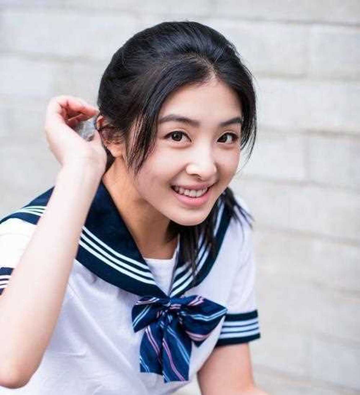 【清纯年代】  很多女明星都扮演过学生,穿着清纯的校服,不知道唤起了