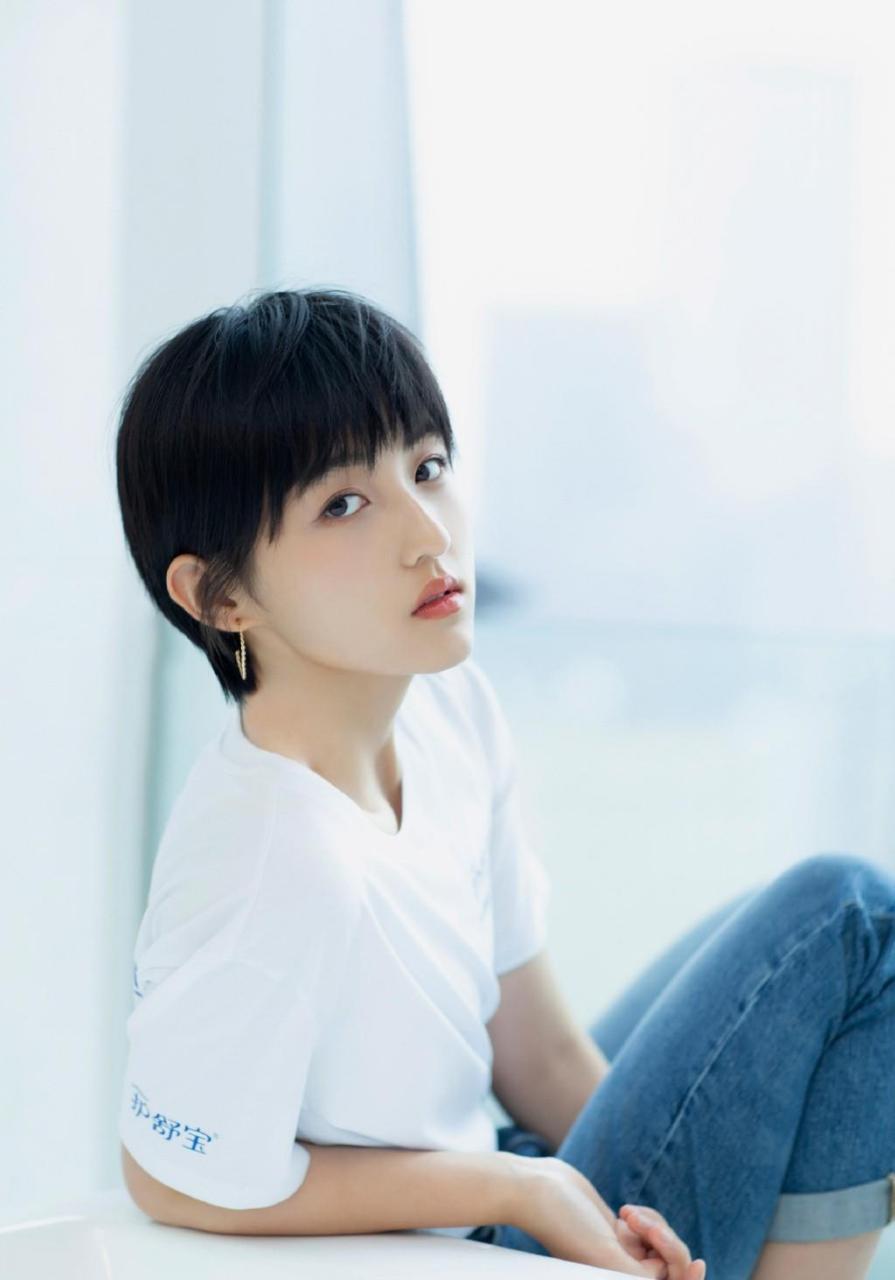国民妹妹张子枫 短发造型清新美照