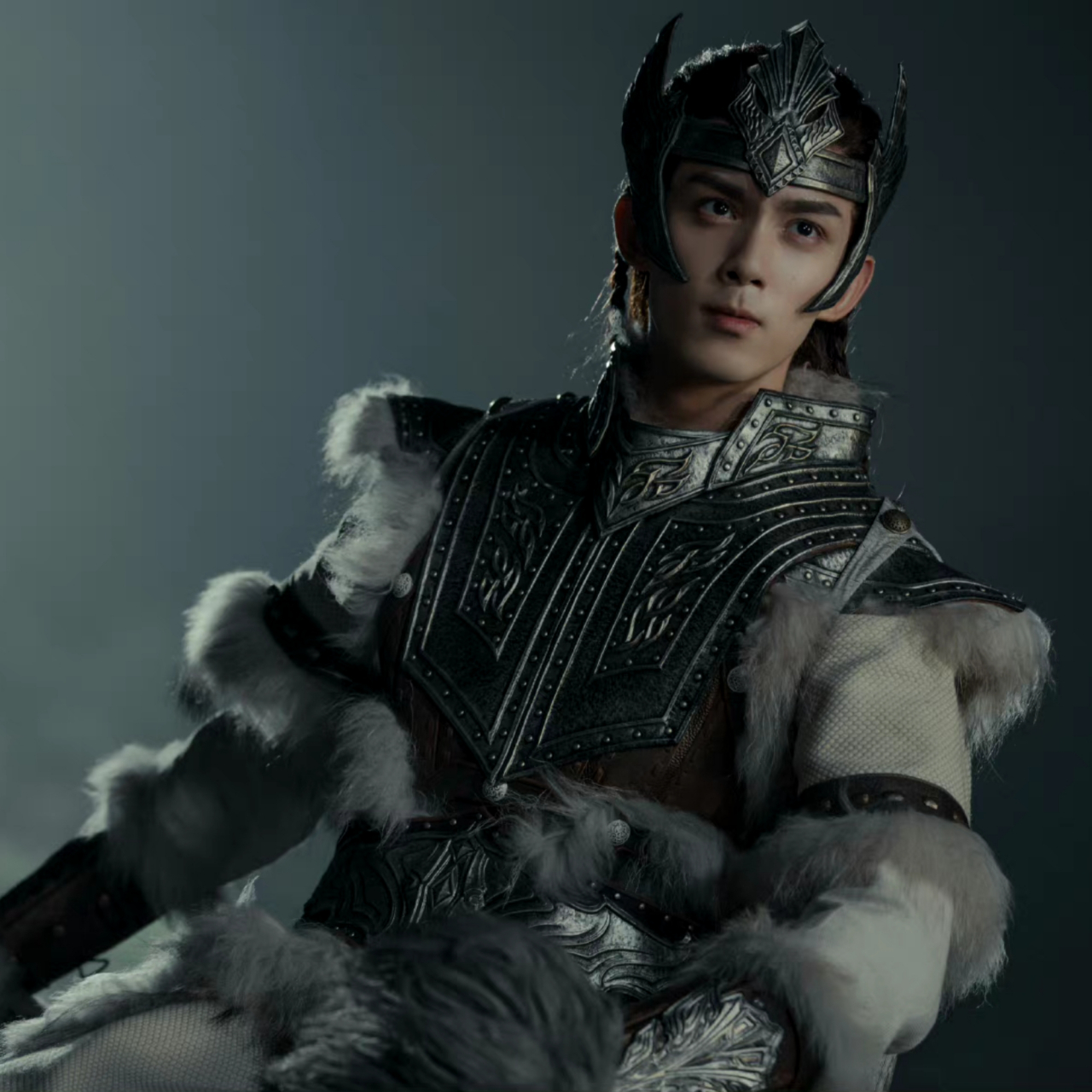 在《长歌行》中,阿诗勒隼是草原部族最强悍的鹰师首领,他理性睿智