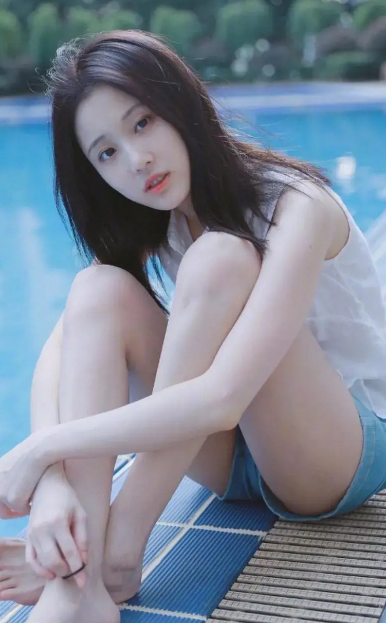 【张慧雯疑似恋情曝光,男友开豪车接送,两人共处两天一夜】  据网友