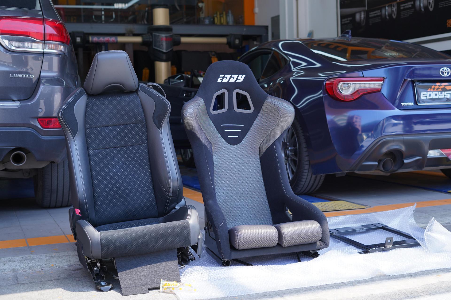 丰田86安装#eddy赛车座椅# 赛车桶椅主要是正对激烈驾驶 它能提供更好