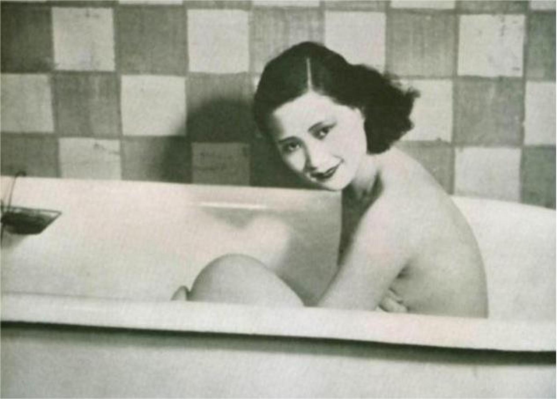 徐来真实老照片 徐来,民国时期的知名影星,1909年出生在上海,出身小康