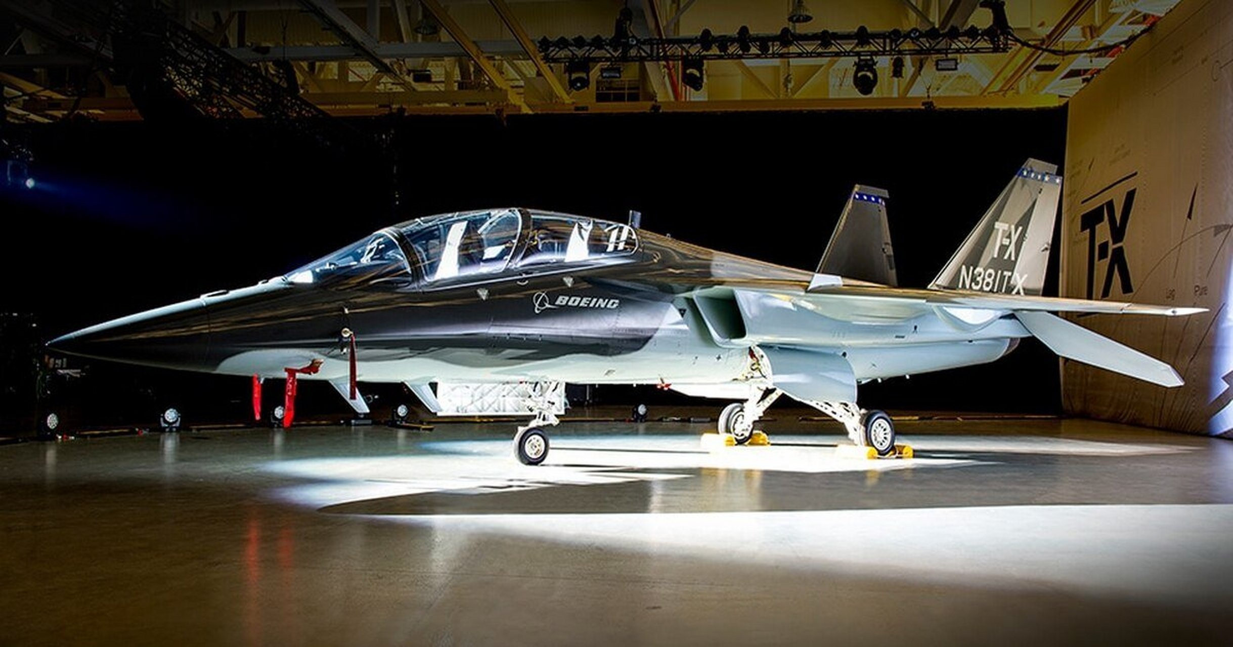 美军教练机t-7a"红鹰"教练机red hawk, 大众颜值,但经摄影师一拍显得