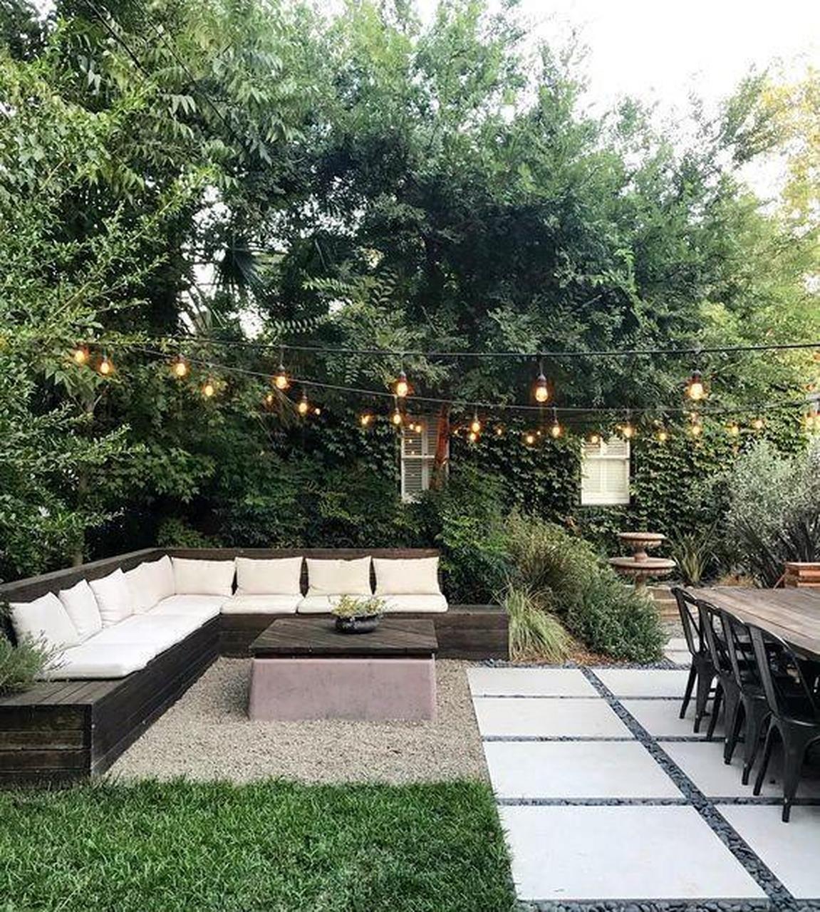 l型大庭院,怎么"充盈"它,才不会空荡荡 建筑西侧,形成林荫小径,或者"