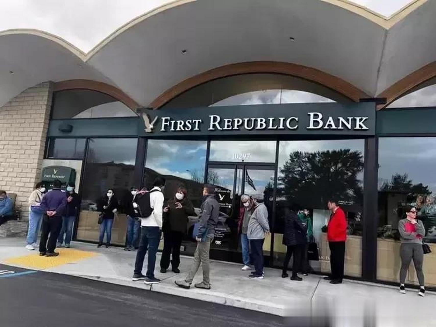 据美媒报道,自3月以来,美国已有3家区域性银行倒闭,还有一家也面临着