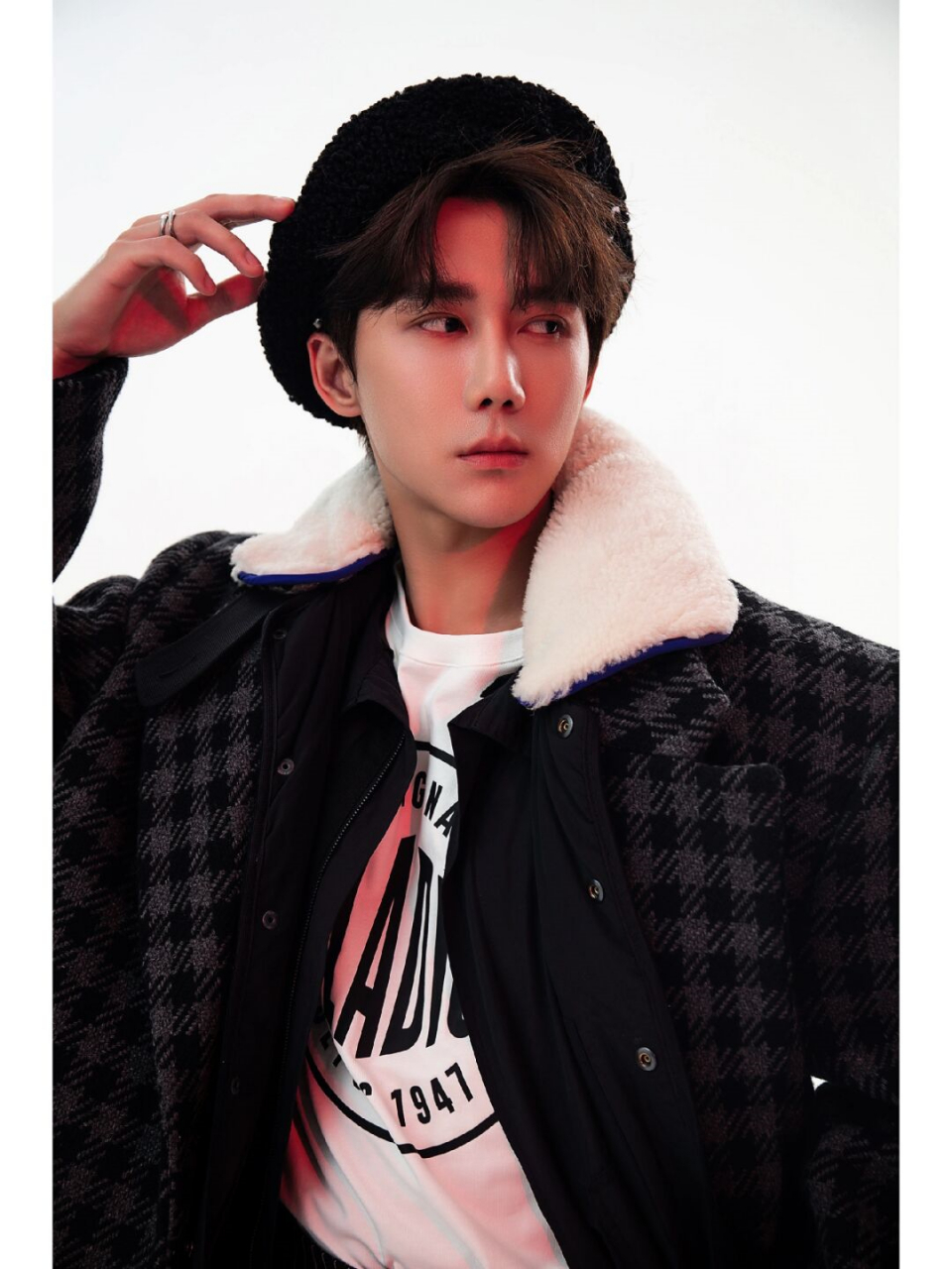 王一哲杂志封面写真  在《玉楼春》中,孙玉楼这个角色让王一哲成功地