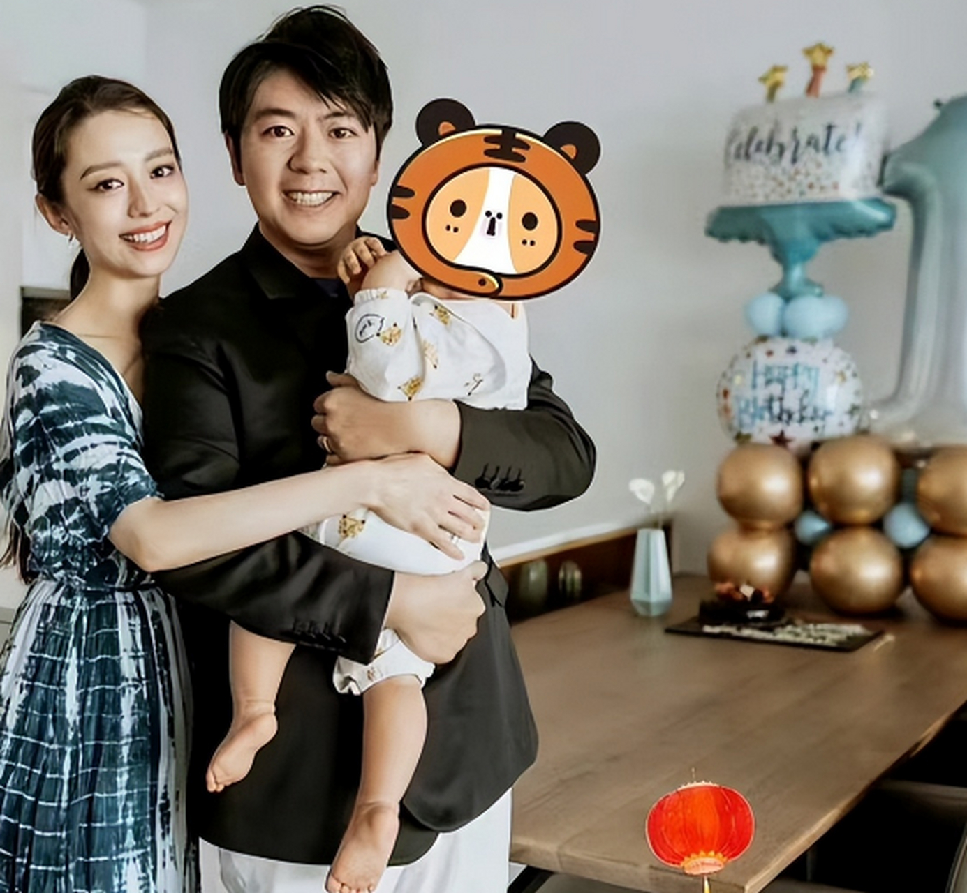 郎朗晒全家福为自己庆生!吉娜抱娃出镜状态佳,1岁儿子呆萌可爱