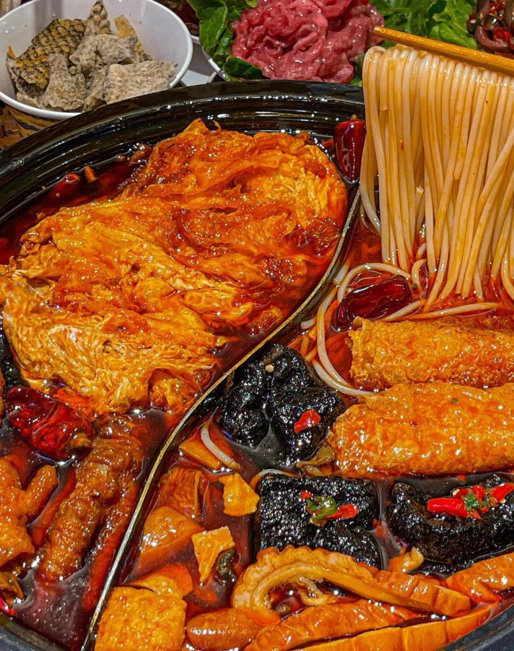 来重庆一定要吃的臭豆腐螺蛳粉火锅!巨上头!