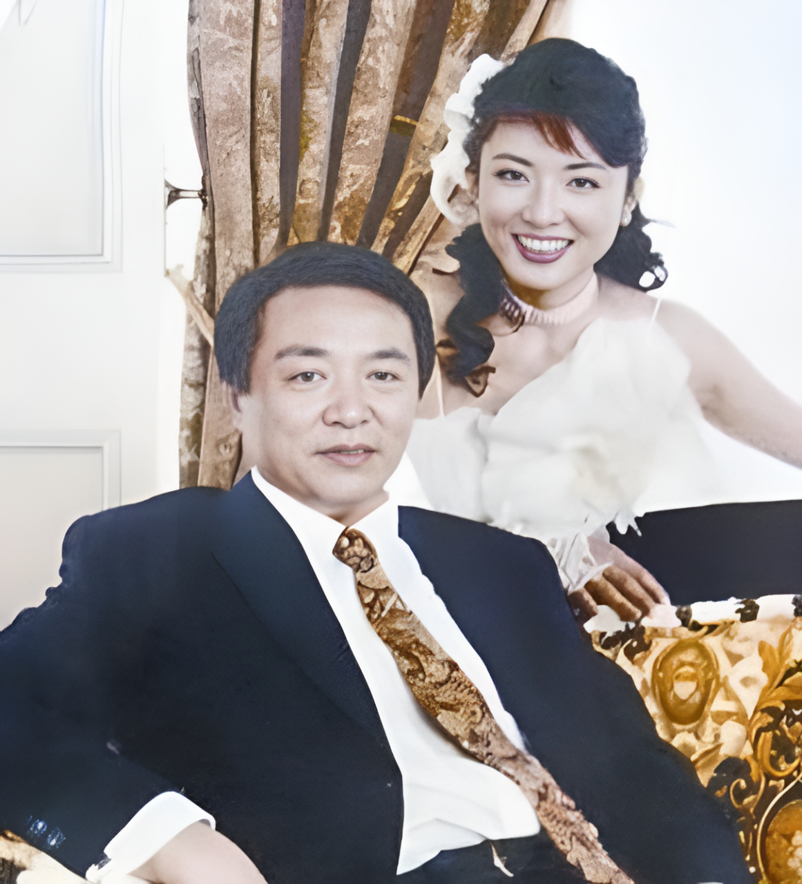 姚科是周涛的学长,当初他们结婚时,周涛的父母反对觉得姚科配不上她