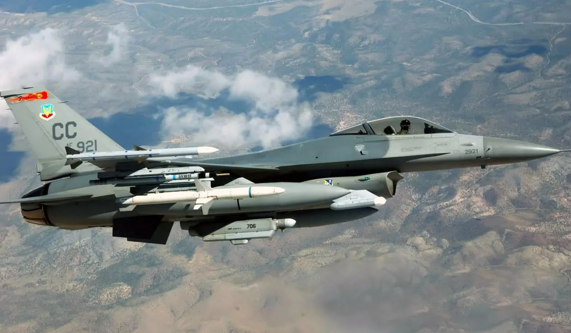 乌军飞行员前往美国受训 未来或将驾驶f16战斗机 乌克兰空军司令部