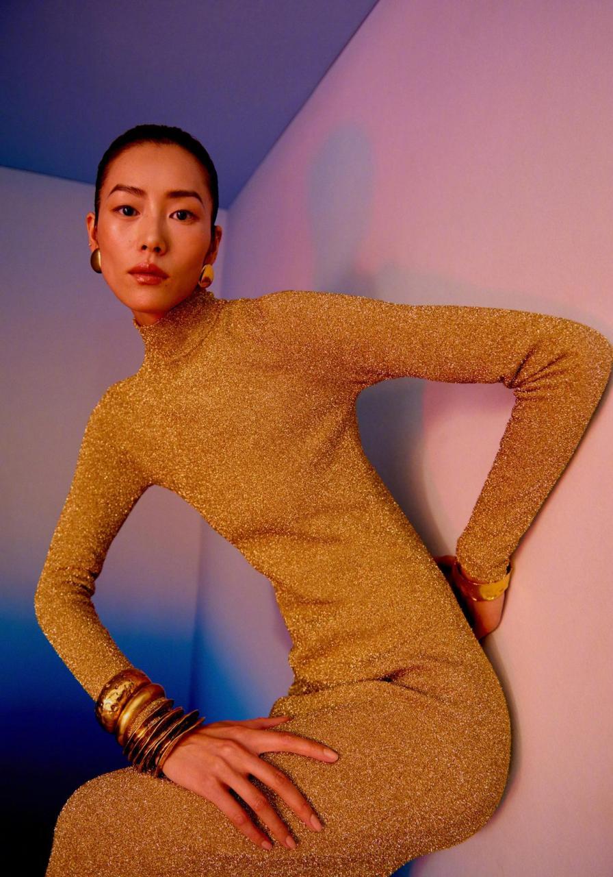 刘雯vogue12月号封面大片,丰富的色调,红发,翅膀异性长裙,大表姐时尚