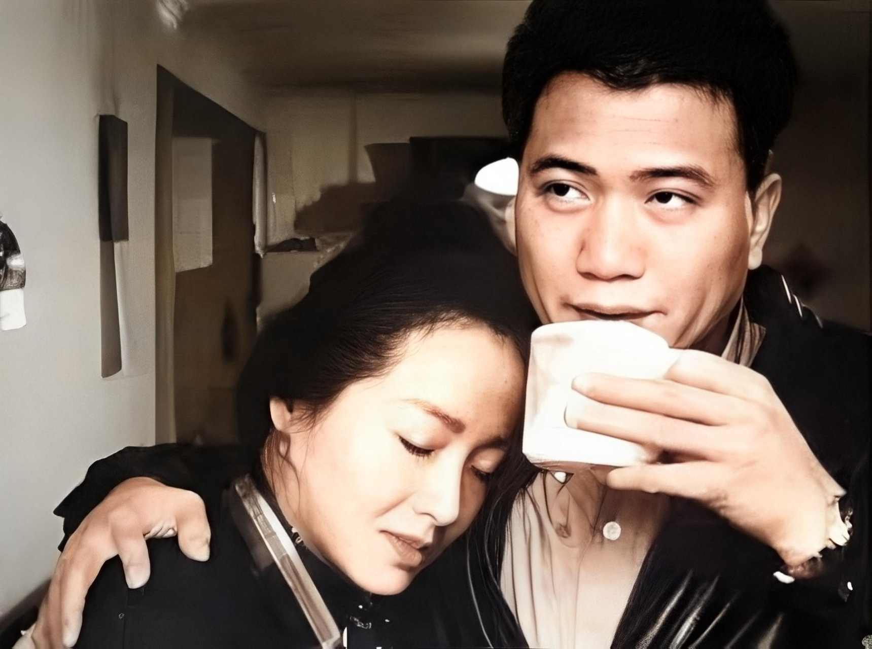 然而,他们结婚后不久,万梓良和恬妞在四年后宣布离婚,因为他们的性格