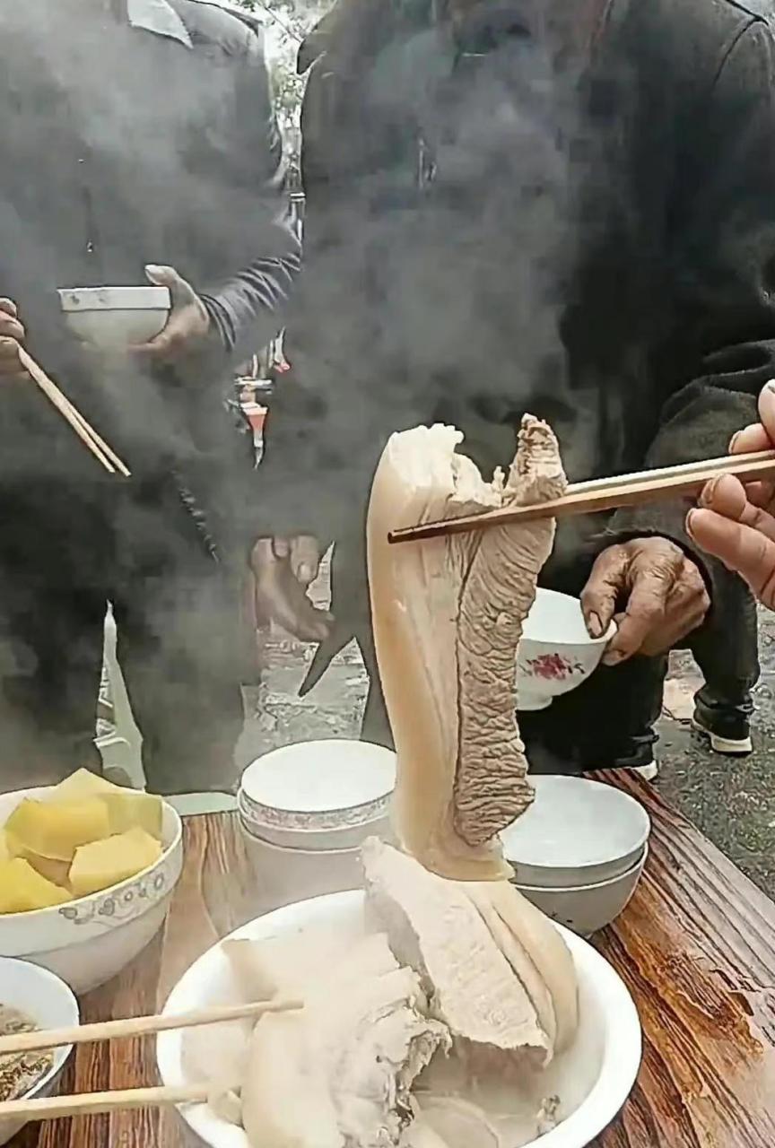 网友:大块吃肉,大碗喝酒,这日子过得舒服.