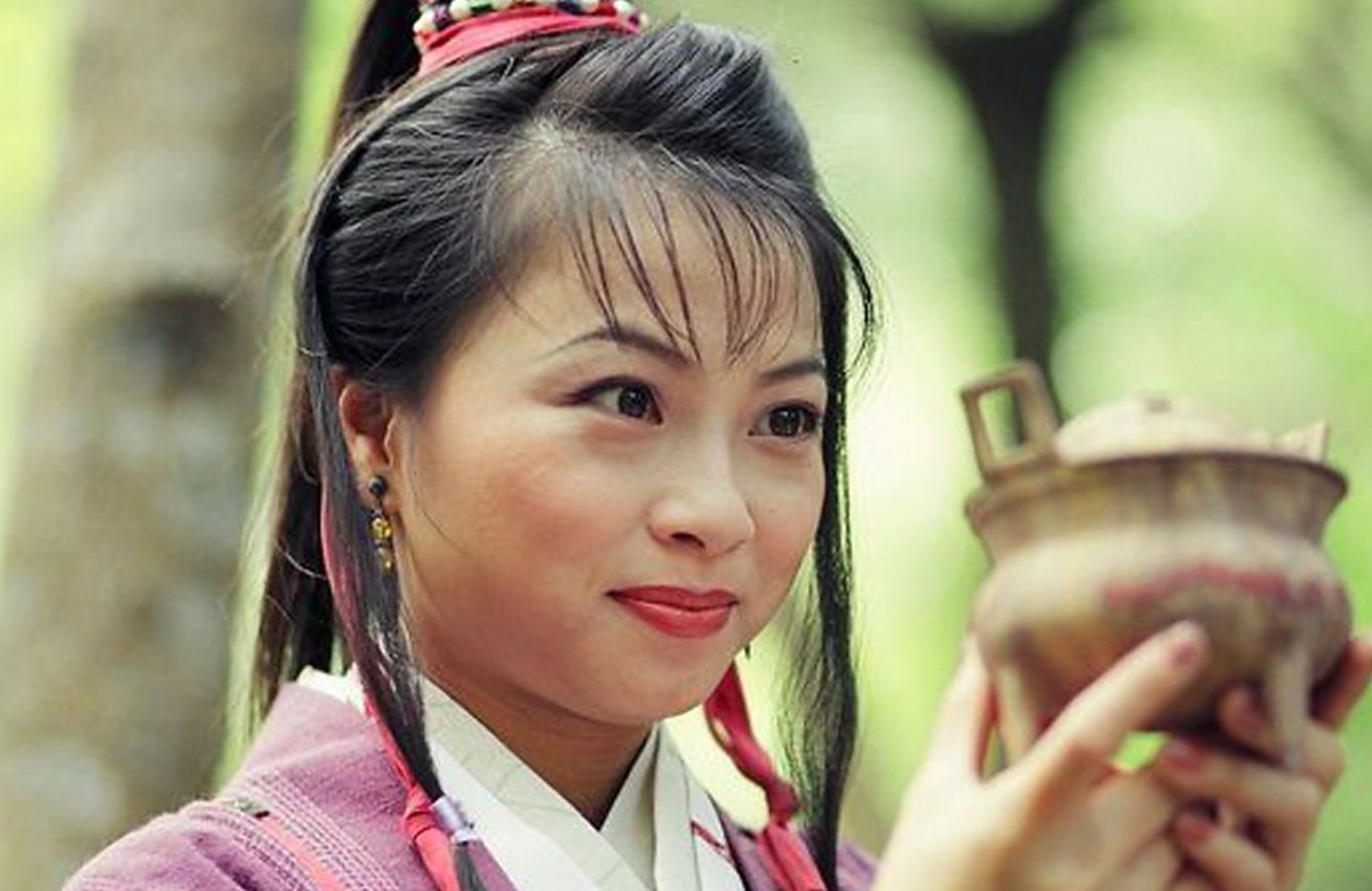 刘玉翠25到57岁变化,出道即巅峰,还记得那个古灵精怪的阿紫吗?