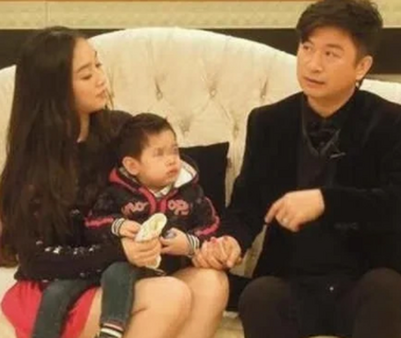 然而,三个月后,黄舒骏告诉张菁芳的母亲,"我想娶张菁芳.