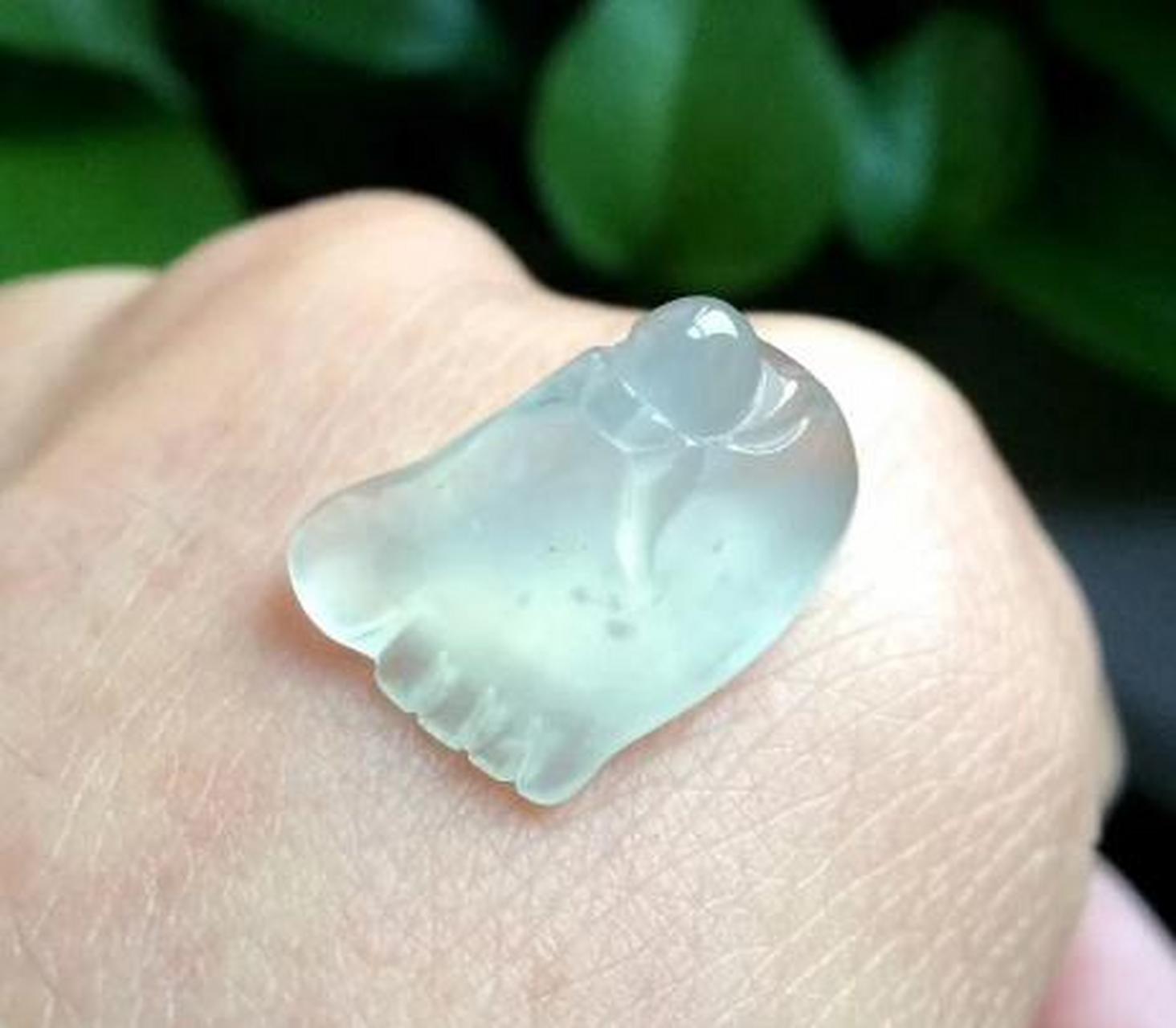 翡翠挂件##点击头像看直播# 白冰起光萌脚丫,寓意知足常乐.