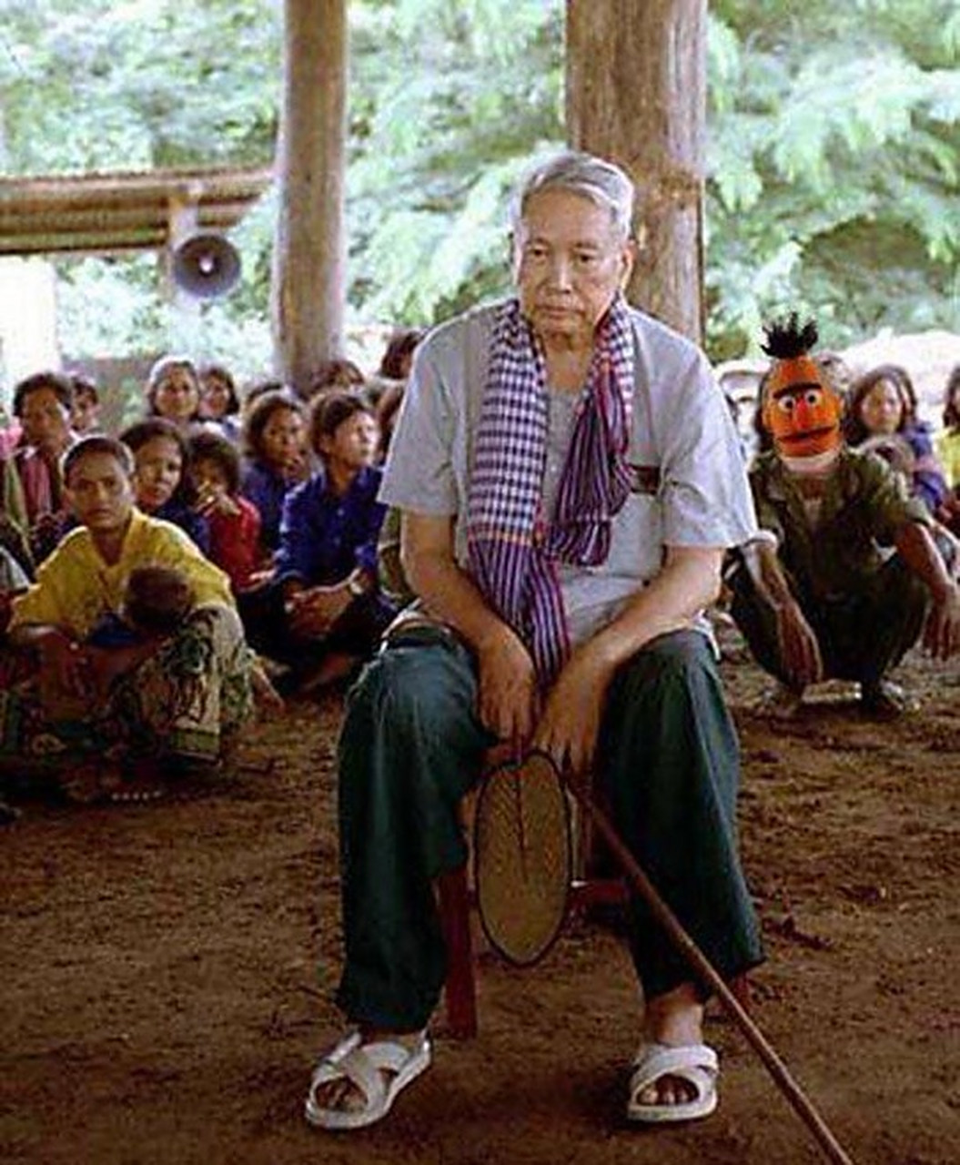 1997年7月22日,柬埔寨红色高棉领袖波尔布特在红色高棉基地安隆汶成为