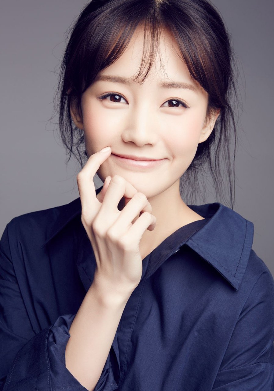 这都是北电一个班的,当年入学的第一名是杨幂,毕业时候的第一名是