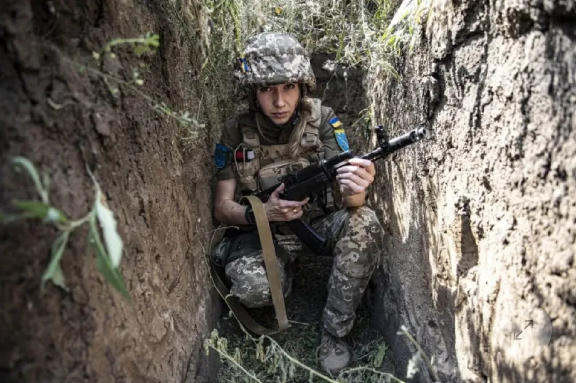 6万名乌克兰女兵在俄乌冲突中作战,缺少装备和必需品,乌女兵面临严峻