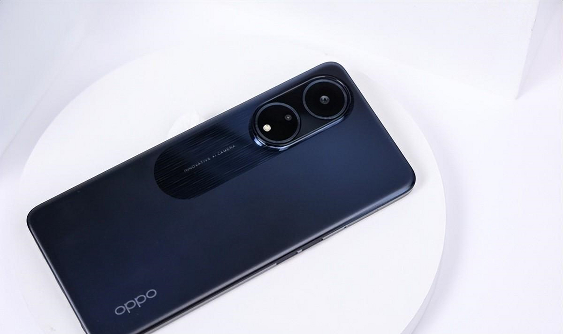 5g手机,新机采用同档位独有的素皮材质,搭载5000mah大电池 67w超级闪