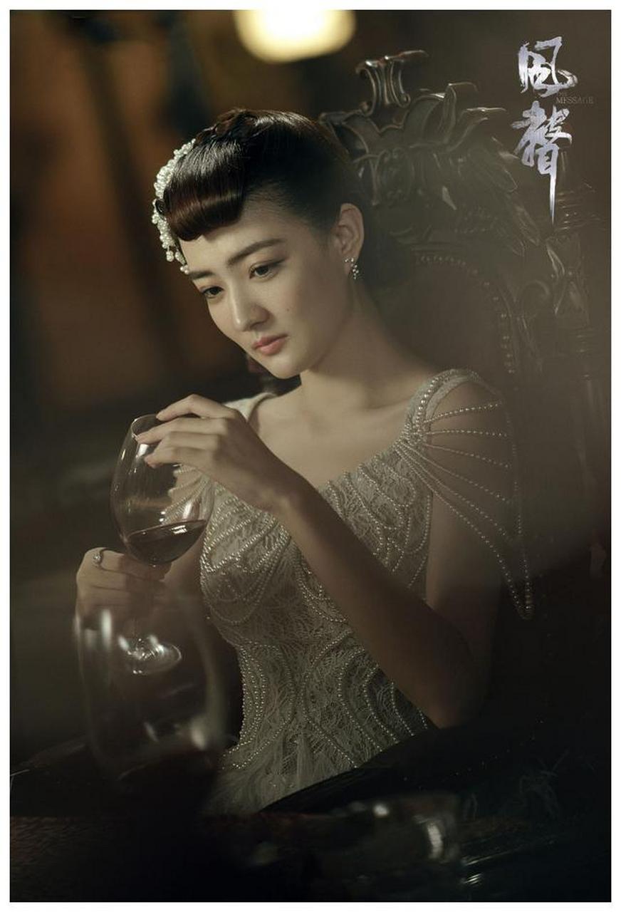 《风声》徐璐文咏珊同框比美,一个洋装一个旗袍,谁赢了