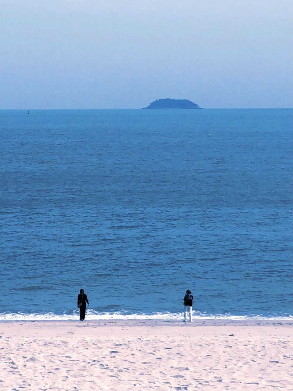 不太想表达的时候 总想用拍的方式[吐] 代替想说的 就这样 安安静静地