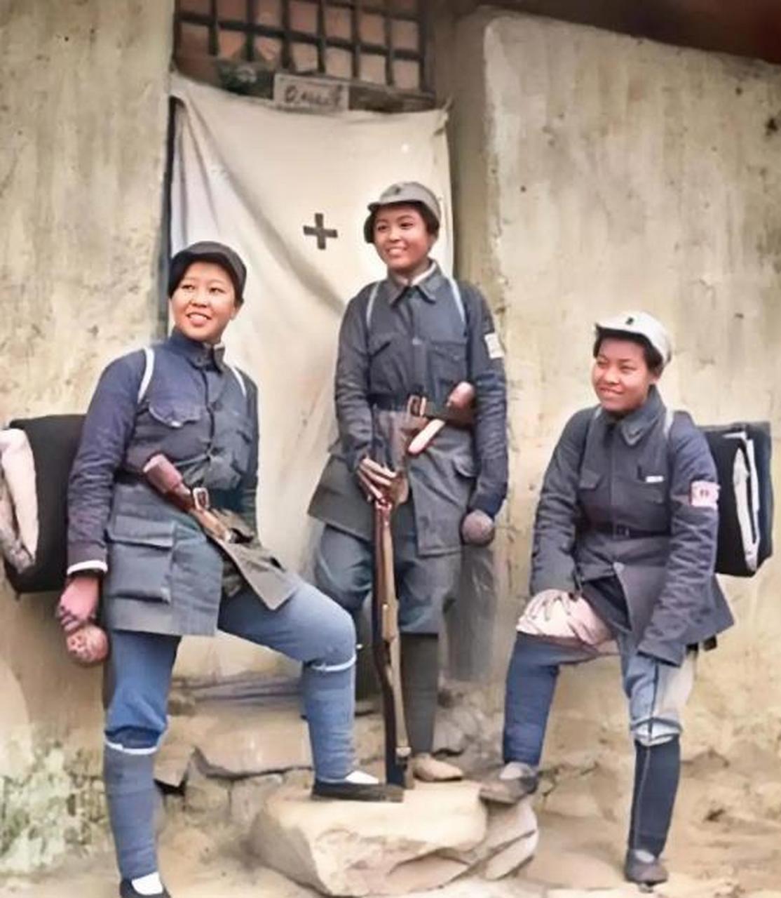 这样的女八路军才是真实的,她们都是从普通的老百姓家里来的人民