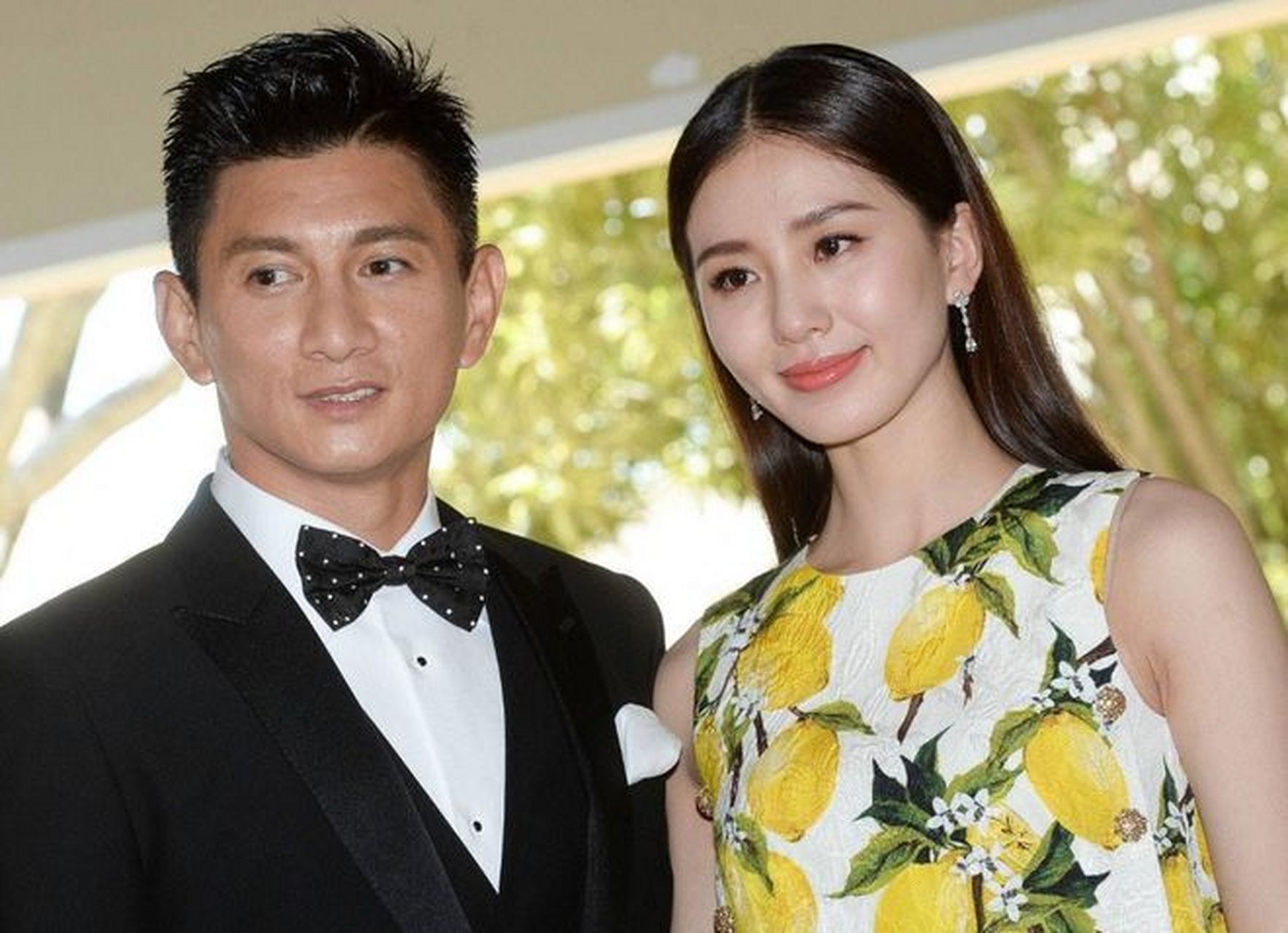 刘诗诗个人名义捐款引争议,近日刘诗诗和吴奇隆同时登上热搜,这一次不