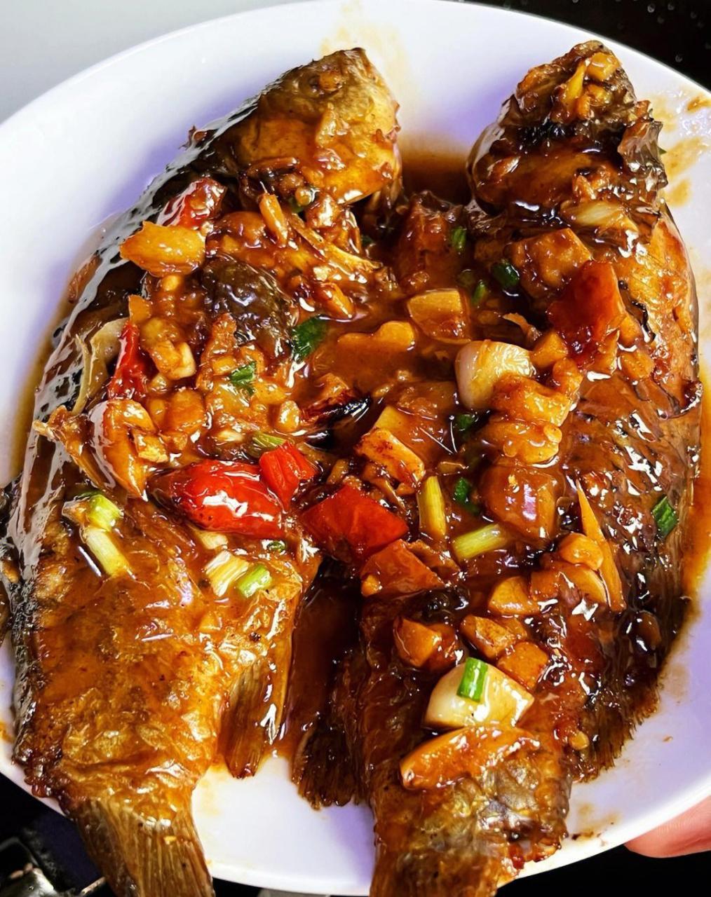 红烧鲫鱼天花板,也就炫了一锅饭?