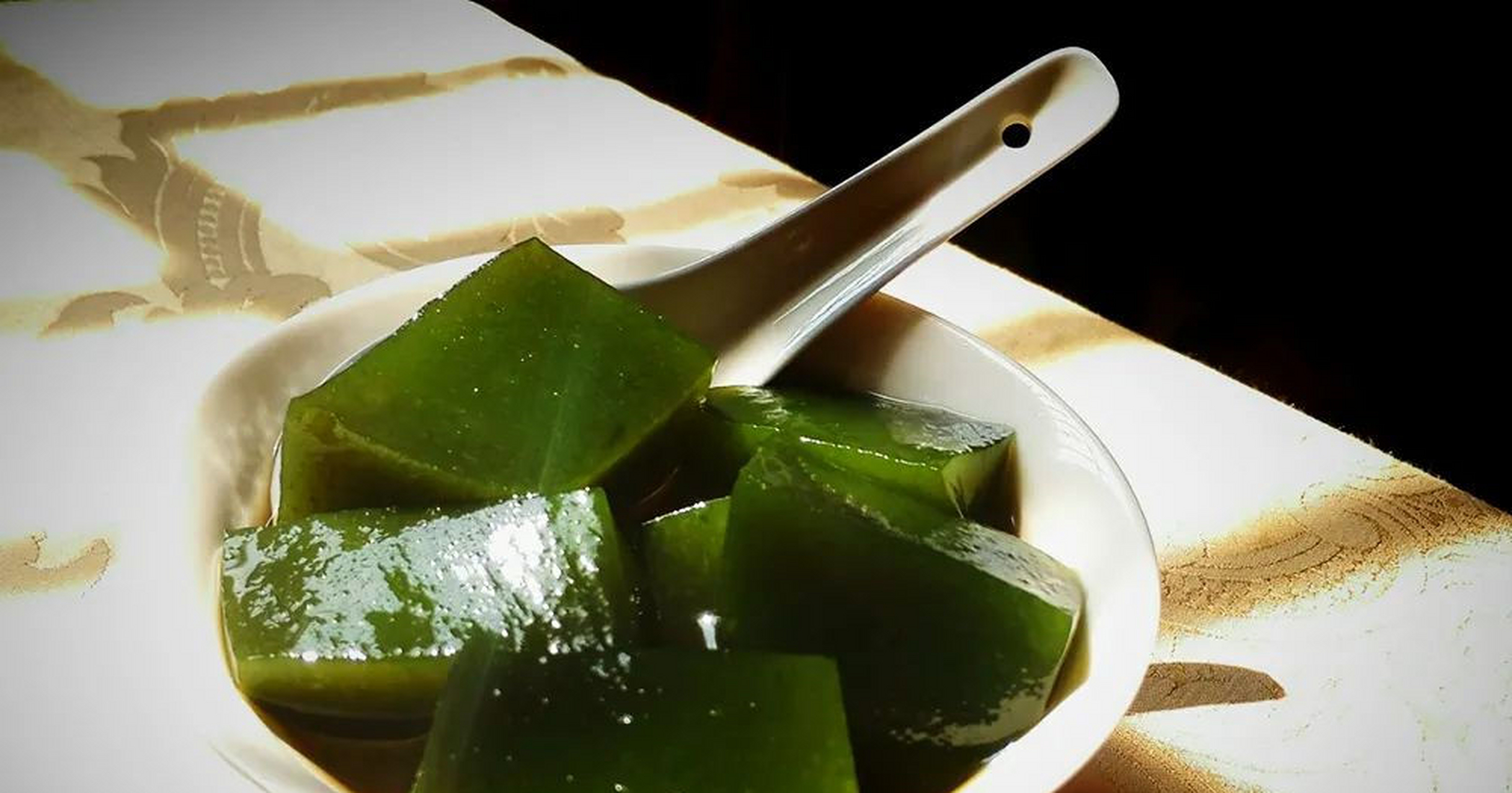 凉粉草这种植物,但从外形上看,长得特别像薄荷,好多没种过它的朋友