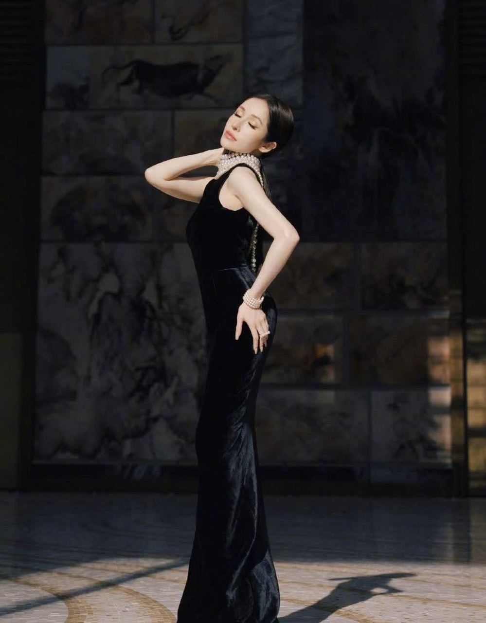 萧亚轩新mv造型一袭黑裙高贵优雅#小雅萱##晓雅谢轩然归零发布会