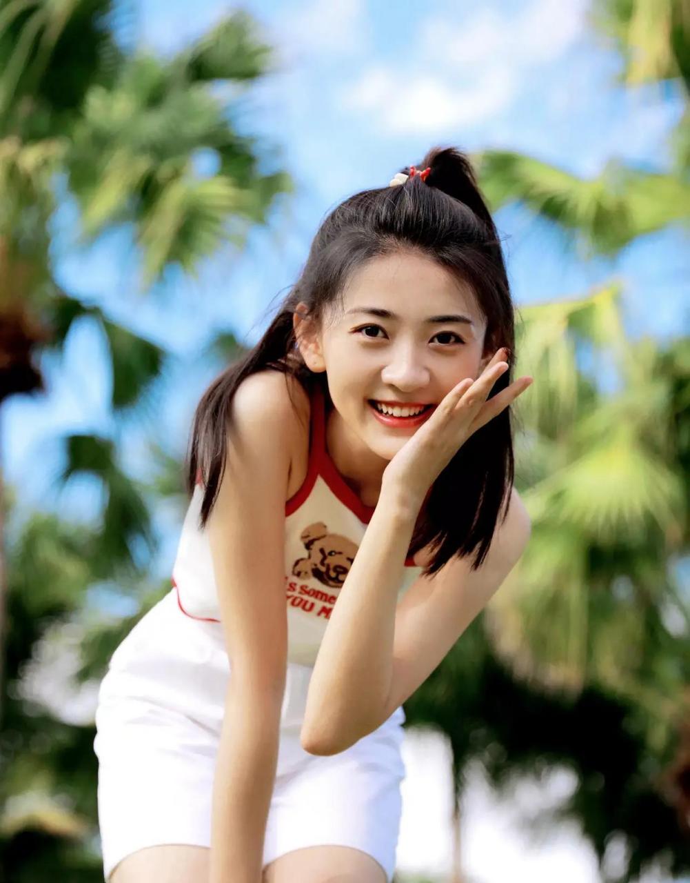 梁洁 绘画大片,灵动可爱,俏皮又甜美   #娱乐