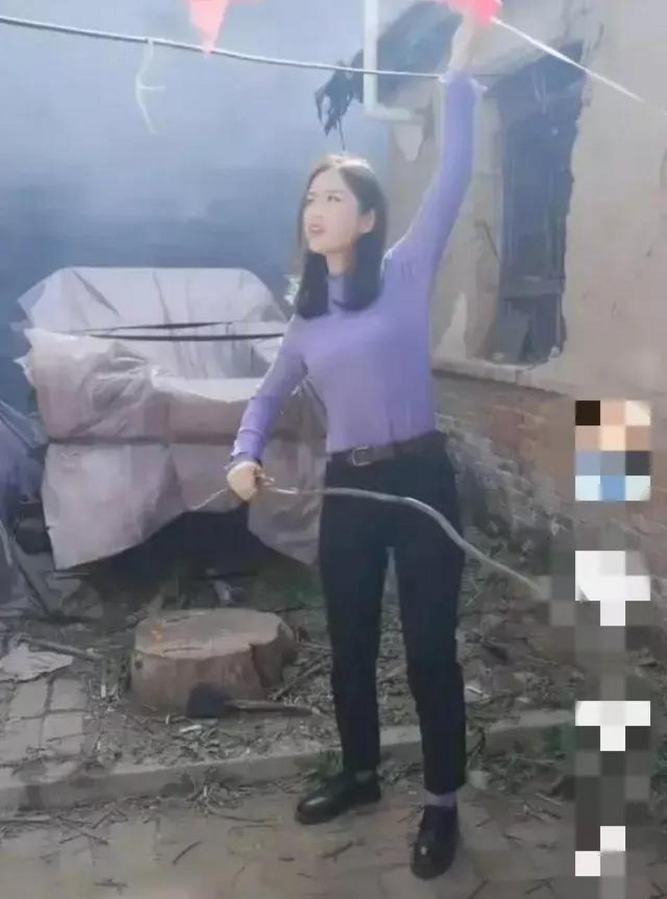 山东滨州第一网红三妮阿姨,旧照不小心被翻了出来(下图1～6),根本不是