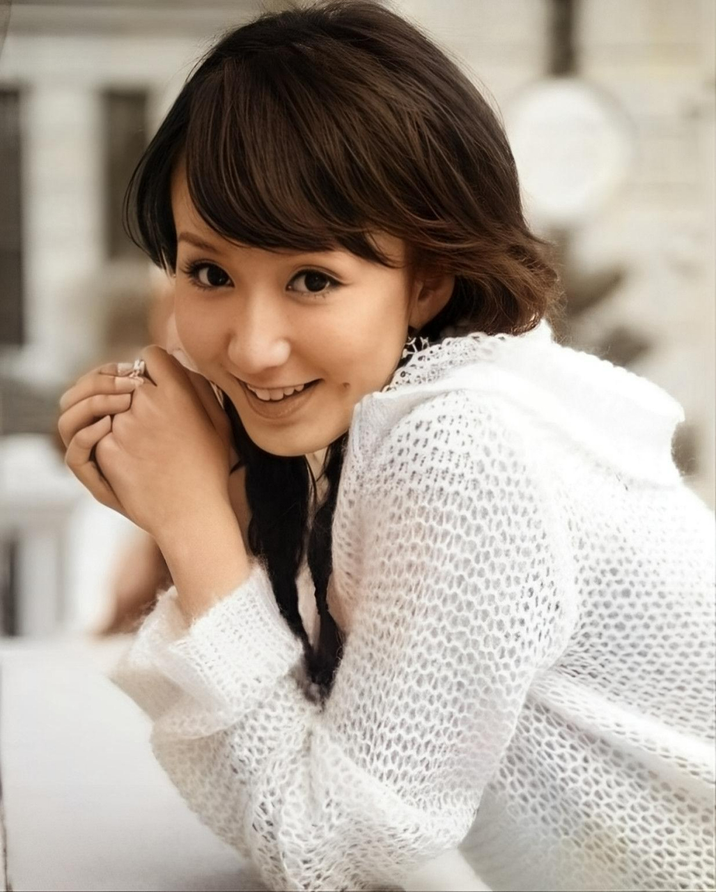 娄艺潇是爱情公寓的大姐.