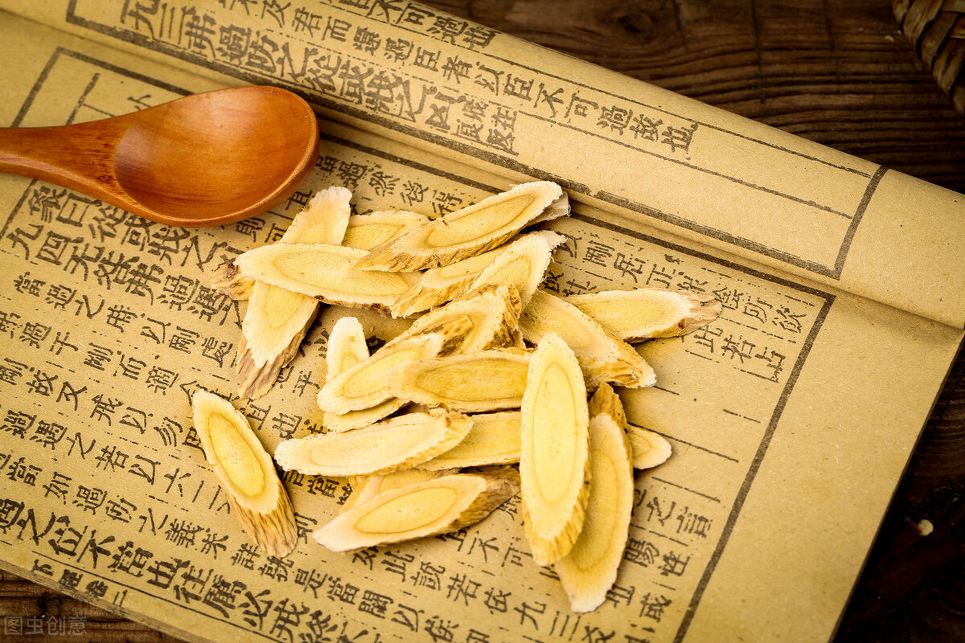 【中药界的"天下第一"】  1,决明子——明目天下第一 2,川贝——清肺