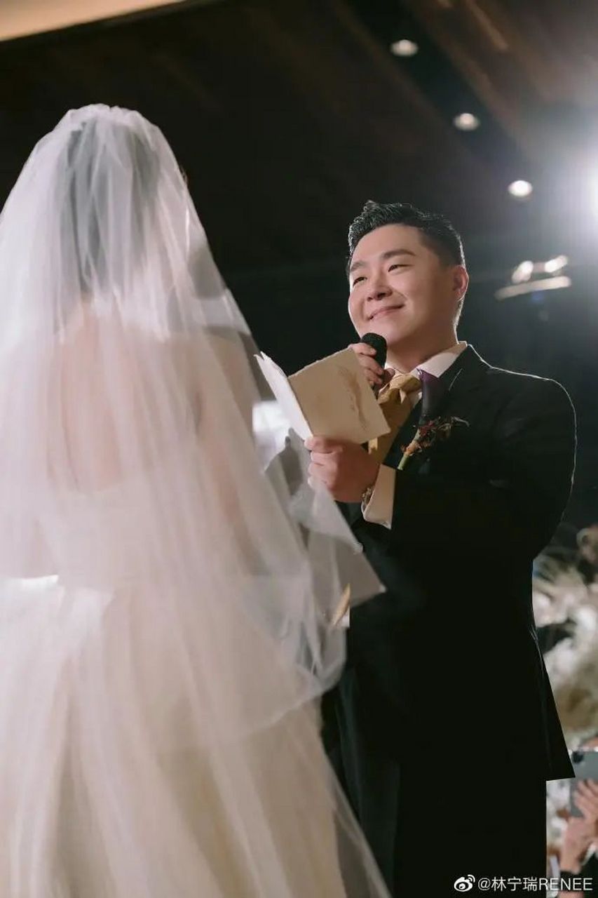 童星郝劭文結婚,繼女擔任花童送上婚戒,一家三口婚禮同臺好溫馨!