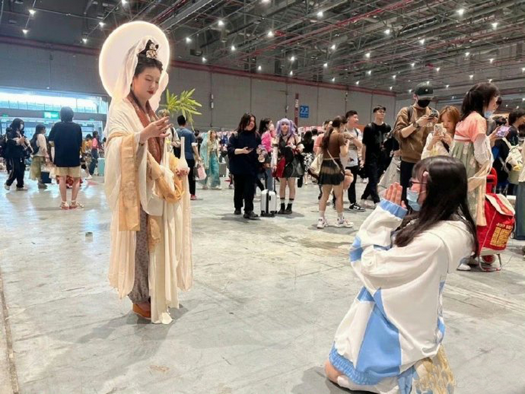 现代二次元跪拜古代二次元?