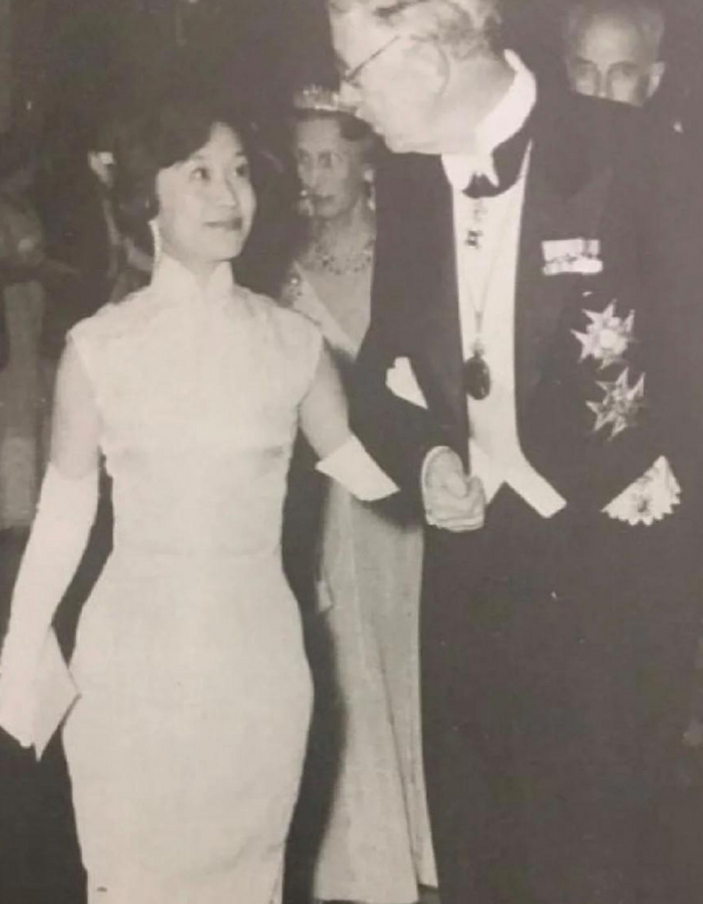 31岁的杨振宁与原配妻子杜致礼的珍贵照片,优雅