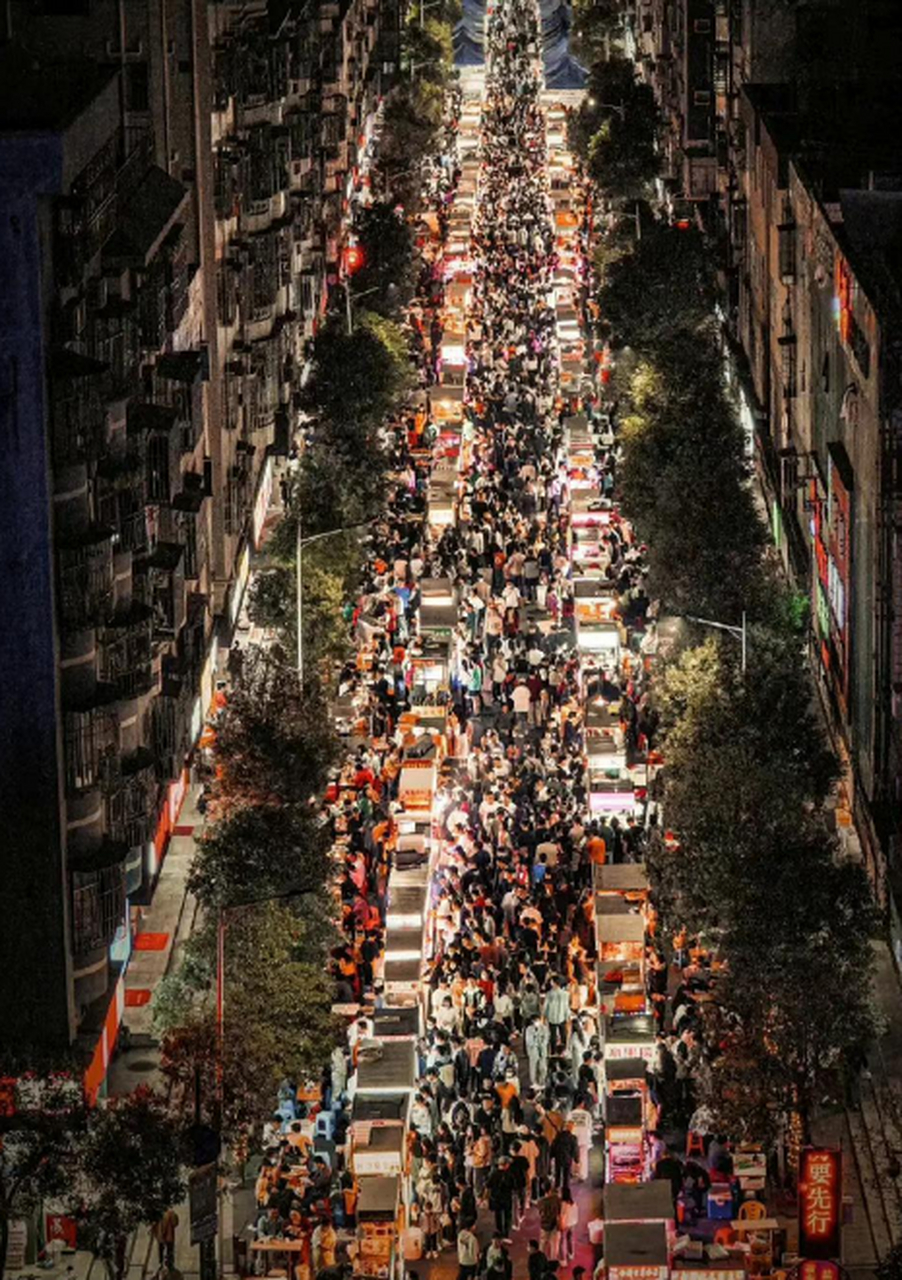 深圳西乡坪洲某城中村.