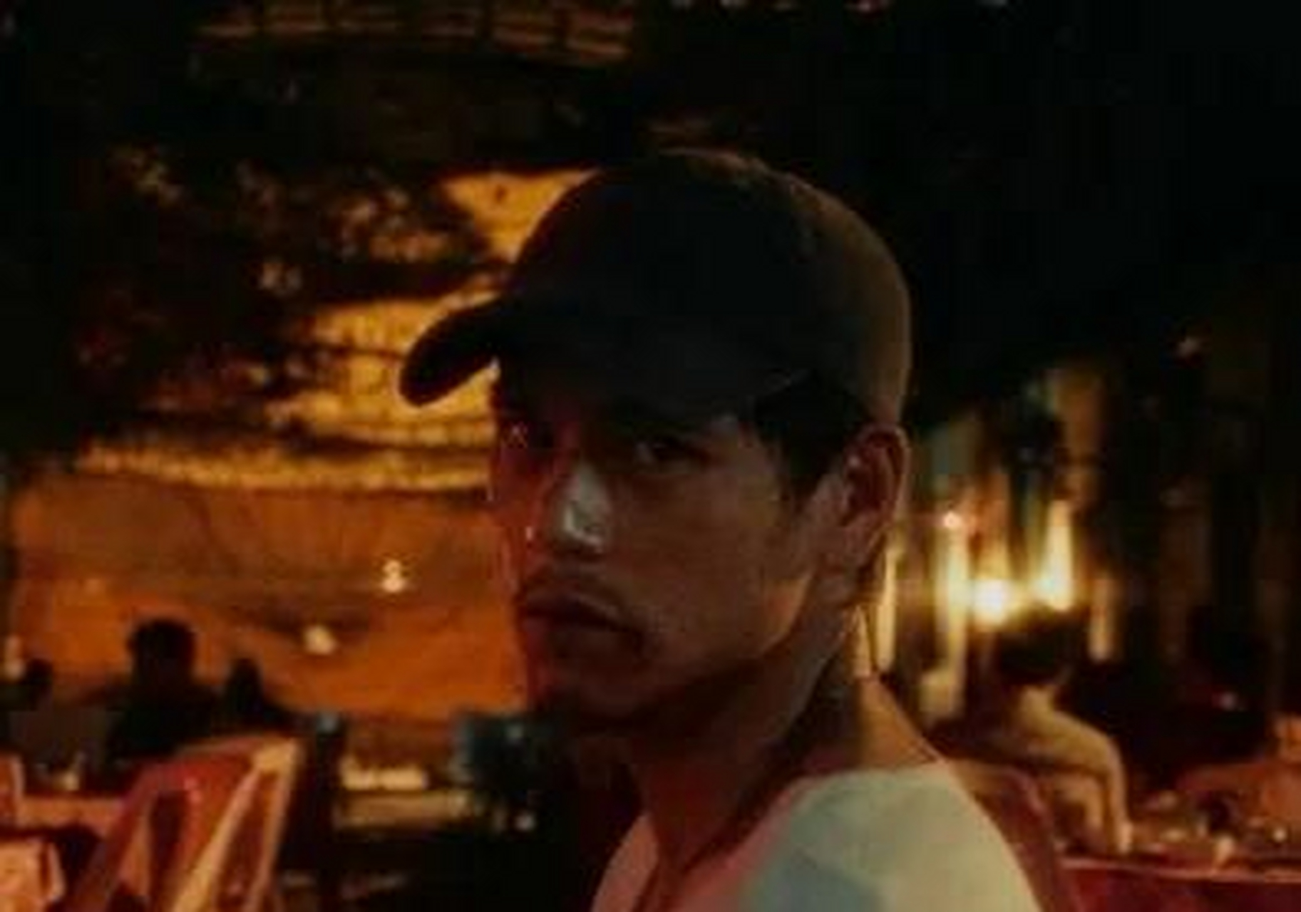 彭于晏拍摄新电影时为贴近角色暴瘦,减重32斤,瘦到脊椎骨都凸起.