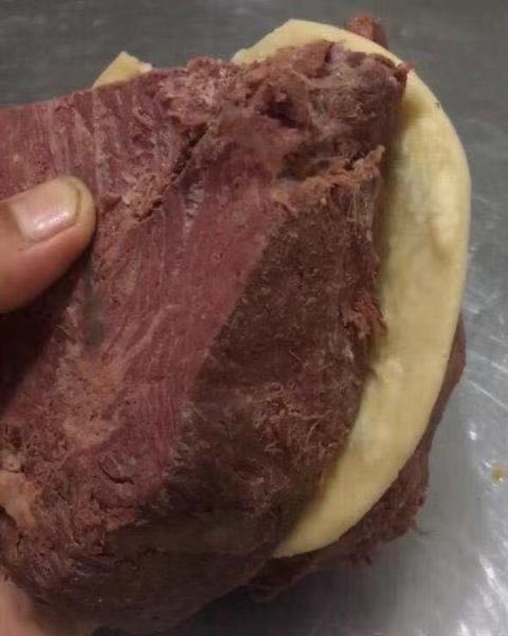 搞笑图片# 这是我见过最正宗的肉夹馍